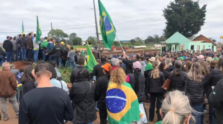 Forças policiais chegam ao bloqueio em Marechal Rondon