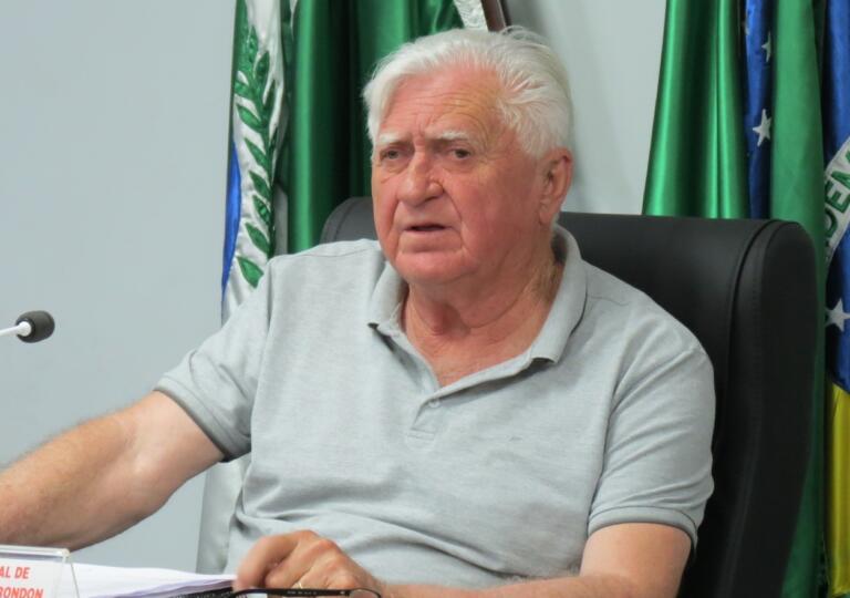 Pedro Rauber solicita investimentos em aparelhos de ar-condicionado na Farmácia Básica