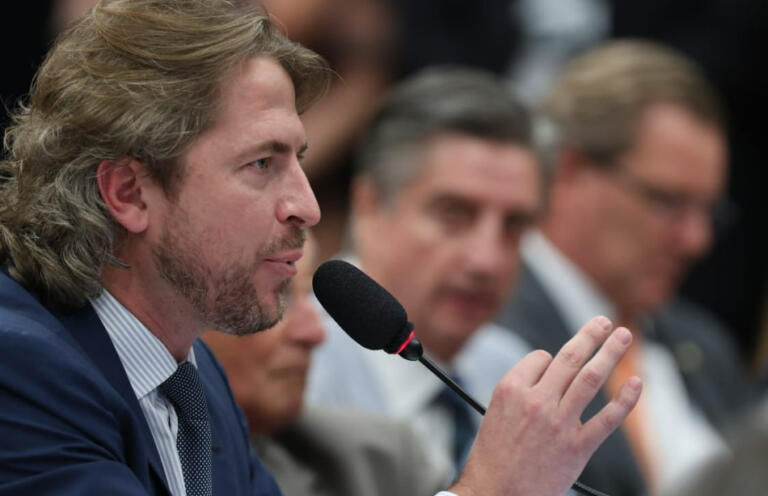 Lula vai manter royalties e ampliar ações e obras de Itaipu, afirma Zeca Dirceu