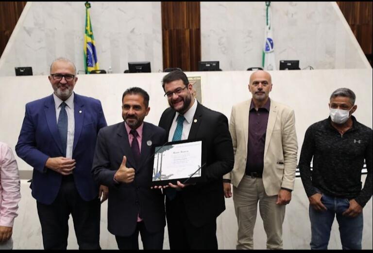 Professor de judô de Quatro Pontes recebe título da Assembleia Legislativa