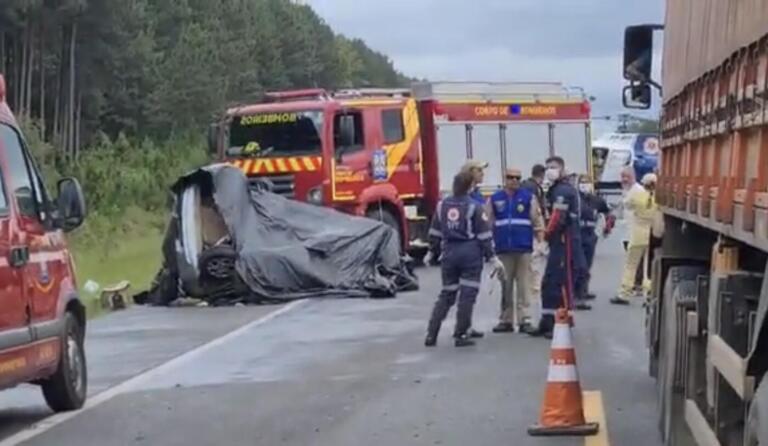 Três pessoas, entre elas um bebê, morrem em grave acidente na BR-277