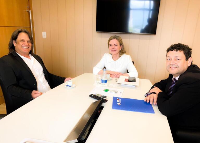 Transição no governo federal: Amop se reúne com a presidente do PT