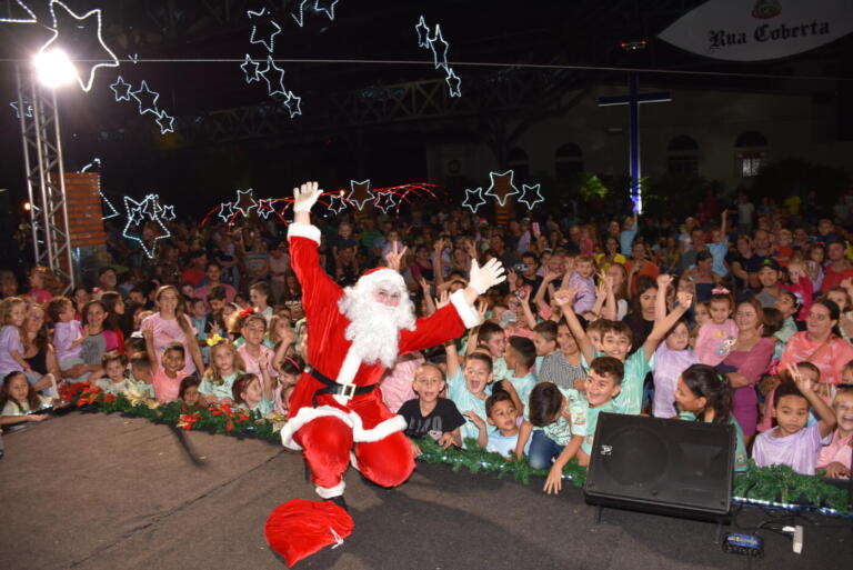 Caminhada e Cantata de Luzes reúne cerca de 1,5 mil pessoas em Quatro Pontes