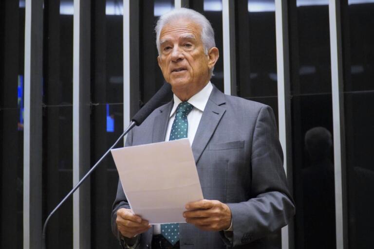 Rubens Bueno faz balanço de mandatos e reforça importância da política