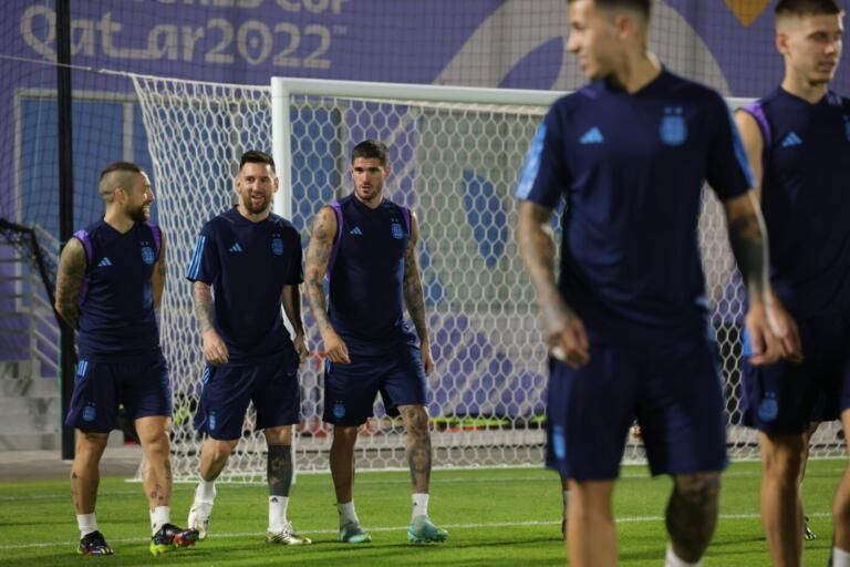 Argentina enfrenta Austrália em busca de vaga nas quartas da Copa