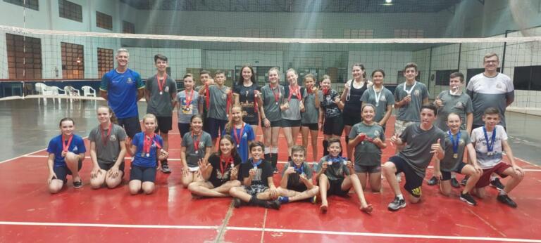 Time Campeão fatura título do Campeonato Municipal de Voleibol Categorias de Base