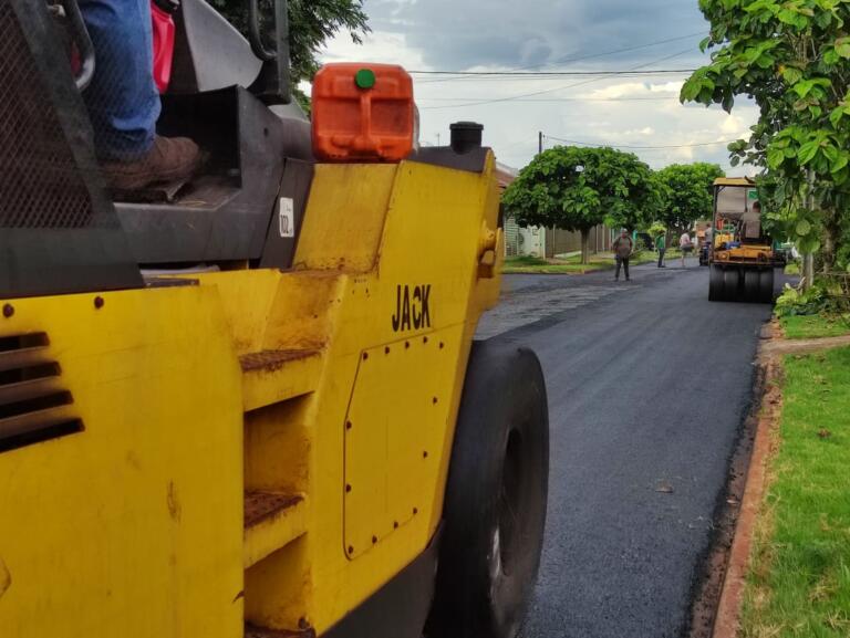 Ruas do Loteamento Renascer recebem recape asfáltico