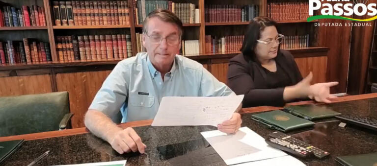 Jair Bolsonaro quebra o silêncio e presta contas do governo em live