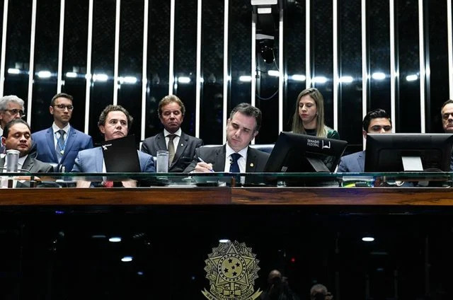 PEC da Transição: Congresso promulga emenda constitucional