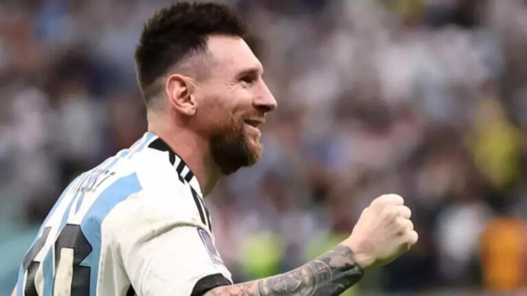 Messi é convidado a eternizar os pés na calçada da fama do Maracanã