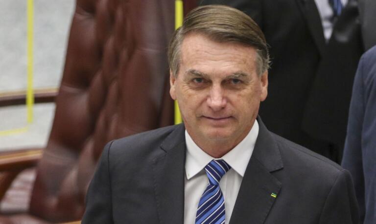 Bolsonaro concede indulto natalino a policiais e militares pelo quarto ano