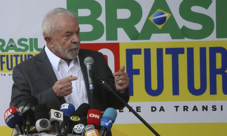 Exames de Lula estão dentro da normalidade, diz boletim médico