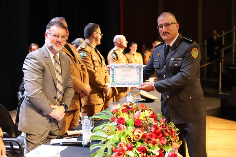 Curso de Aperfeiçoamento de Oficiais forma 66 novos capitães para PMPR e Corpo de Bombeiros