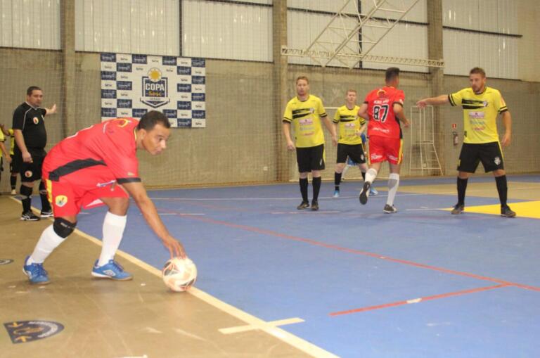 Rodada com 21 gols abre a segunda semana da Copa Sesc Verão