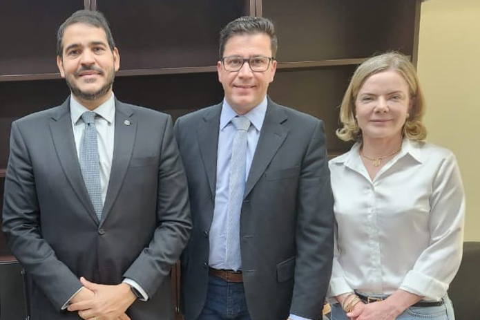 Oposição recorre à AGU para impedir privatização da Copel