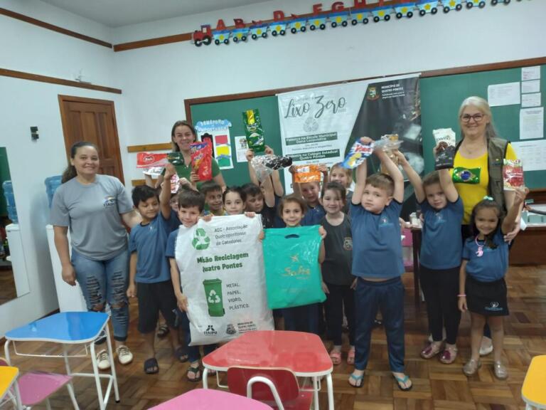 Entre pilhas, baterias e lixo eletrônico, Quatro Pontes coletou quase quatro mil quilos em 2022