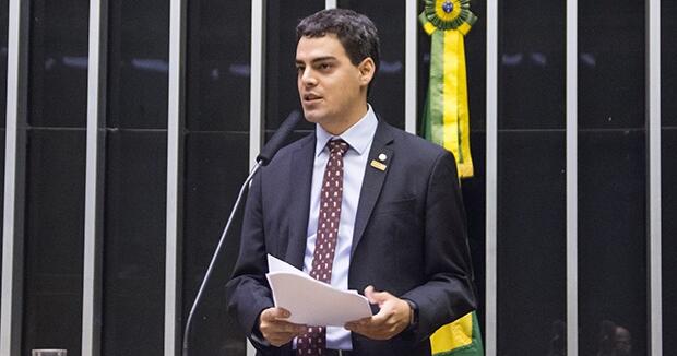 Projeto pretende acabar com a necessidade de diploma para 106 profissões; veja quais