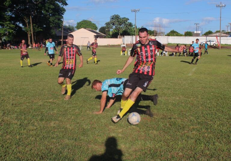 5ª Copa Irineu Kuhn de Futebol Sete começa com 24 gols; veja as fotos