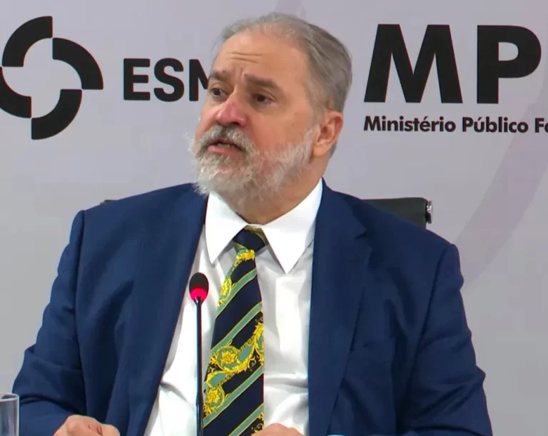 Procuradores cobram de Aras providências após atos terroristas em Brasília