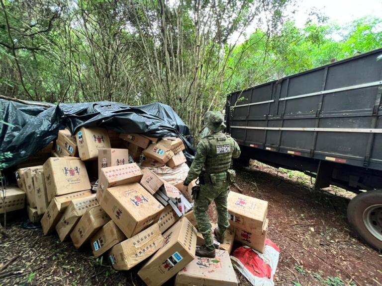 Caminhão carregado com 22,5 mil pacotes de cigarros contrabandeados é apreendido em Nova Santa Rosa