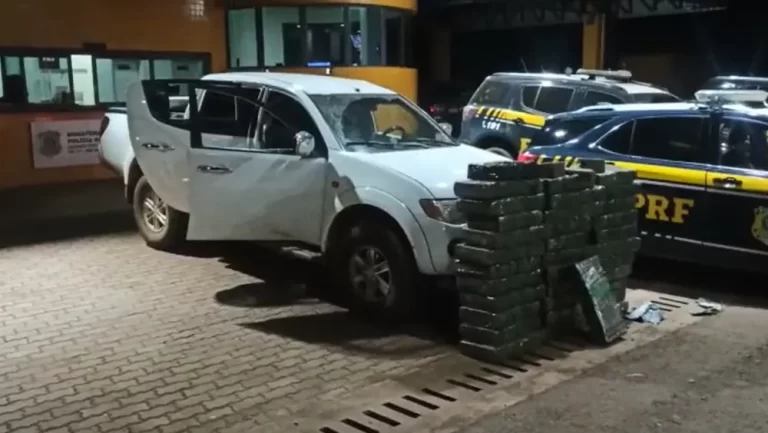 Polícia apreende mais de 400 kg de maconha escondida em carro abandonado em Cascavel