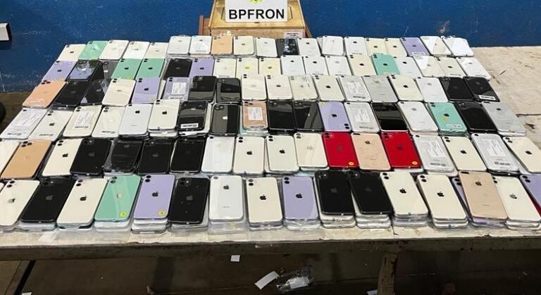 BPFron apreende em estacionamento de hotel 540 celulares avaliados em R$ 2 milhões