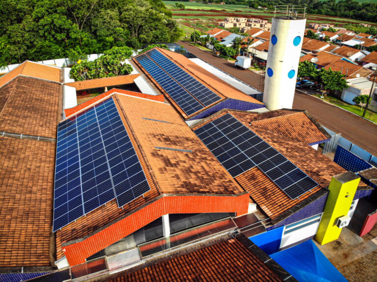 Novo convênio com Itaipu terá investimento de R$ 5,7 milhões em asfalto e energia solar