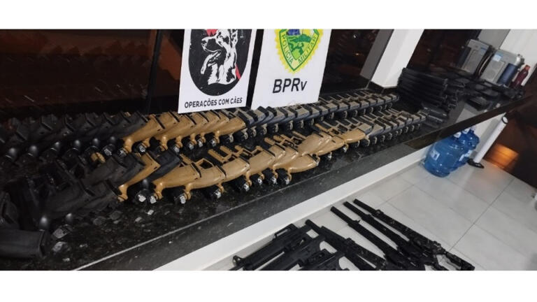O que se sabe e o que falta esclarecer sobre a apreensão recorde de armas no Paraná