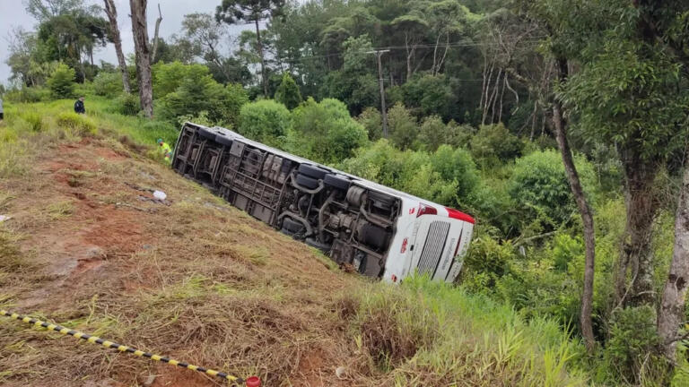 Passageiro relata que motorista de acidente com sete mortos no Paraná afirmou ter dormido