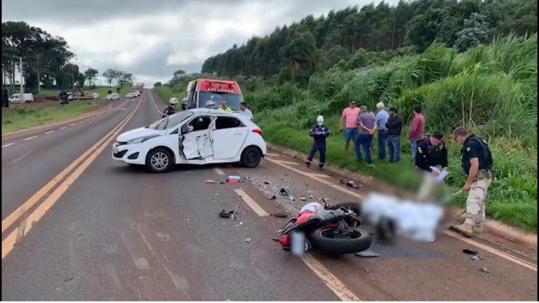 Gestante de seis meses e homem morrem em grave acidente na BR-277