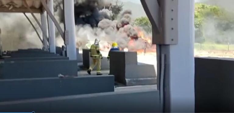 Caminhão-tanque bate em pedágio desativado e explode; homem morre queimado