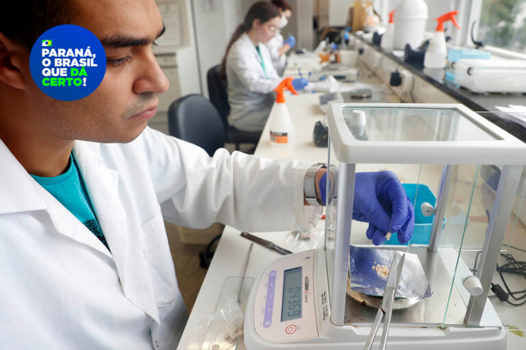 Polícia Científica do Paraná é referência no trabalho com perfis genéticos e análise de drogas