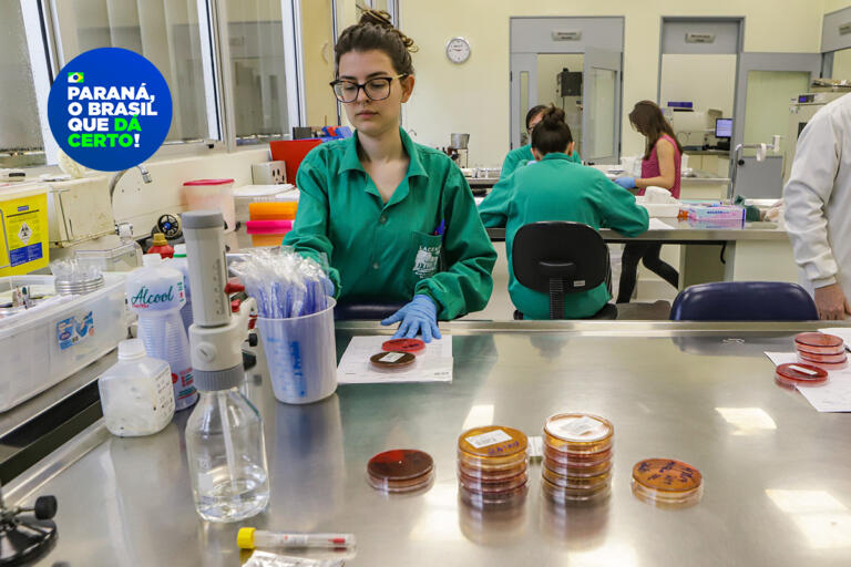 Lacen é referência nacional em monitoramento de doenças e inovação nos processos