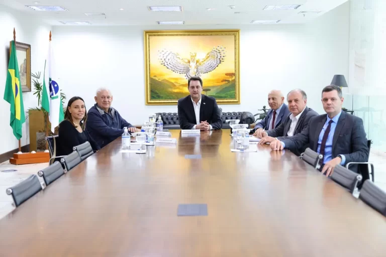 Chefes dos Três Poderes do Paraná reafirmam compromisso com a democracia