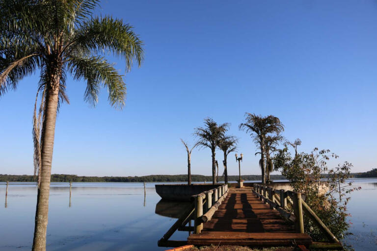 Sanepar aumenta produção de água para atender veranistas na Costa Oeste