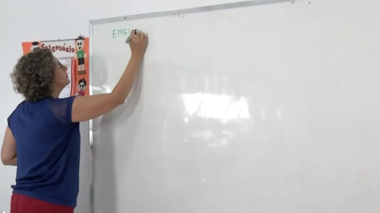 Prefeito é obrigado a pagar novo piso nacional dos professores? Entenda como funciona