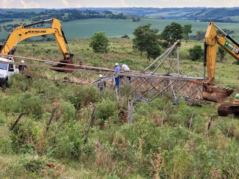 Torre de transmissão de Furnas é danificada no Oeste: “Ação humana”, afirma delegado