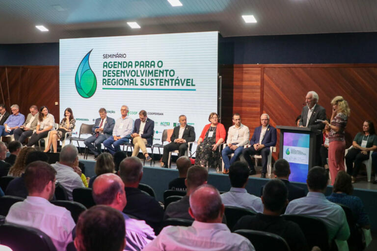 Em parceria com iniciativa privada, Governo do Paraná discute agropecuária sustentável em Toledo