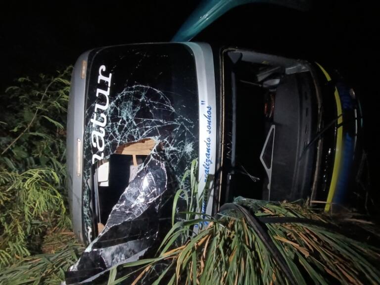 Gravíssimo acidente com ônibus é registrado na BR-163