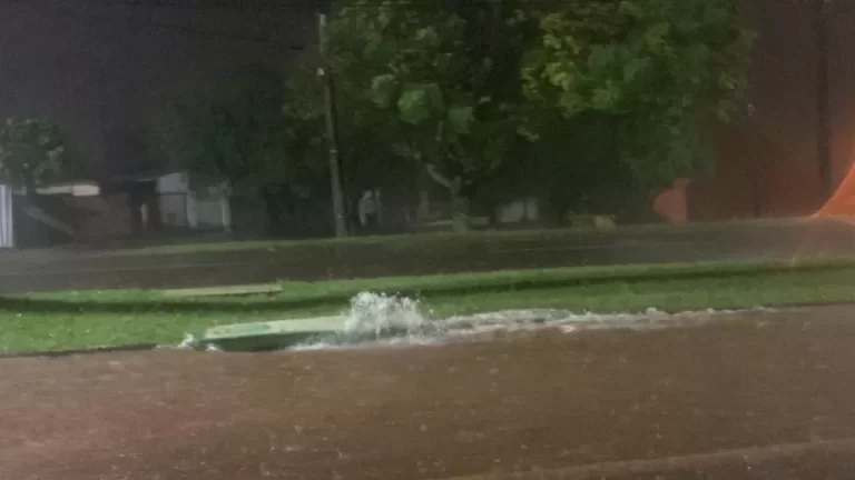 Forte chuva causa pontos de alagamentos em Cascavel