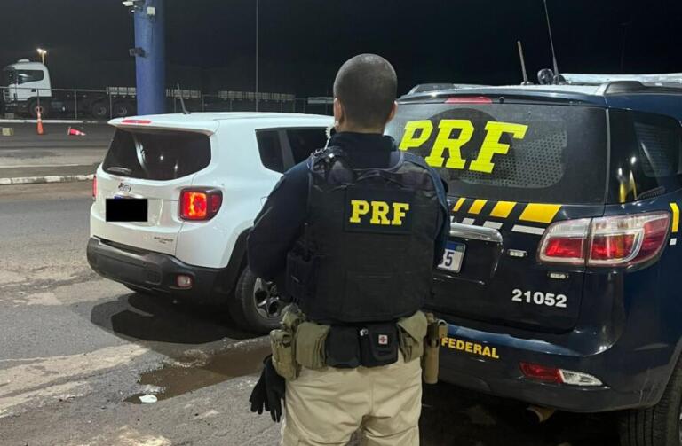 PRF recupera veículo pouco depois dele ter sido roubado
