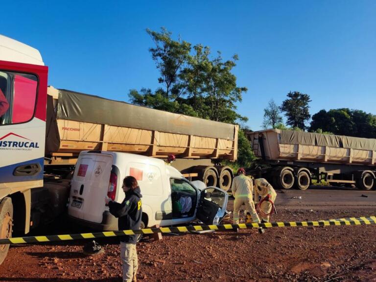 Grave acidente de trânsito é registrado próximo ao portal rondonense; um dos motoristas ficou preso nas ferragens