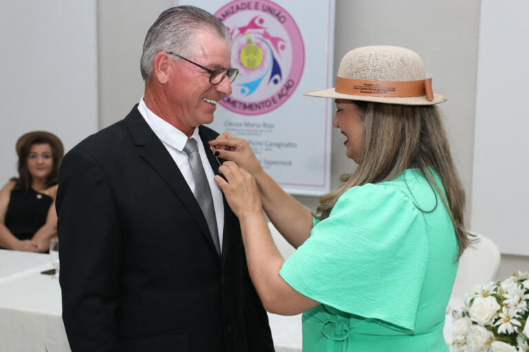 Rotary 25 de Julho empossa novo sócio e concede “Título Paul Harris dupla Safira” em jantar especial