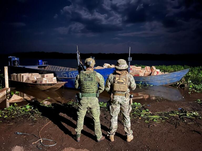 Embarcações carregadas com R$ 1,7 milhão em contrabando são apreendidas em Mercedes