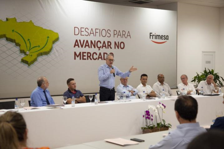 Valter Vanzella se despede da presidência da Frimesa e dá lugar a Elias José Zydek