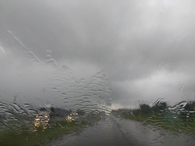 Temporais deixam capitais em alerta; veja previsão para início da semana