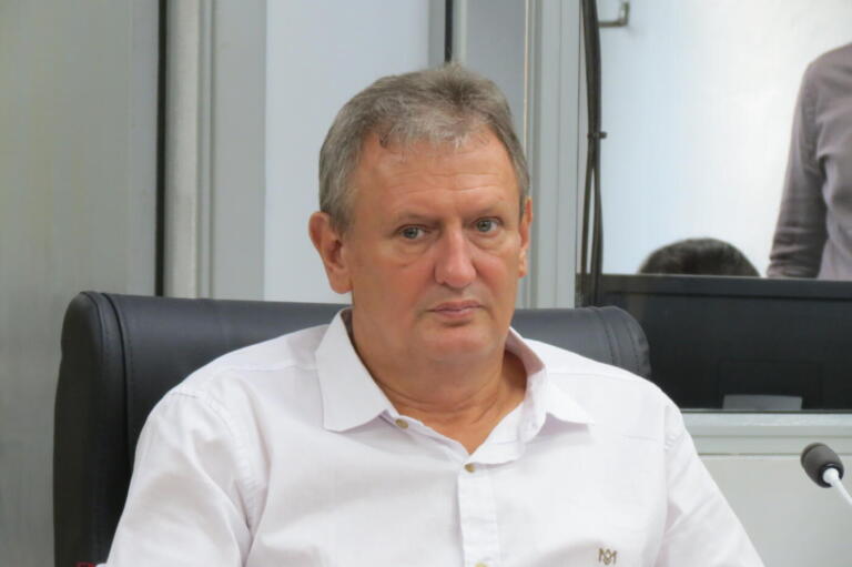 Carlinhos Silva solicita melhorias na iluminação do campo de futebol de Linha Ajuricaba