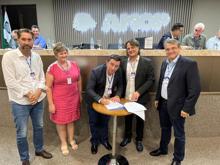 Prefeito de Planalto é oficialmente empossado na Amop