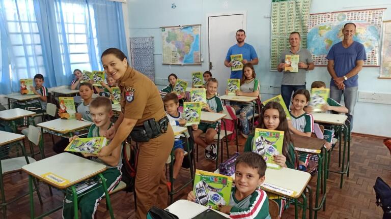 Escola Municipal 25 de Julho recebe aula inaugural do Proerd 2023