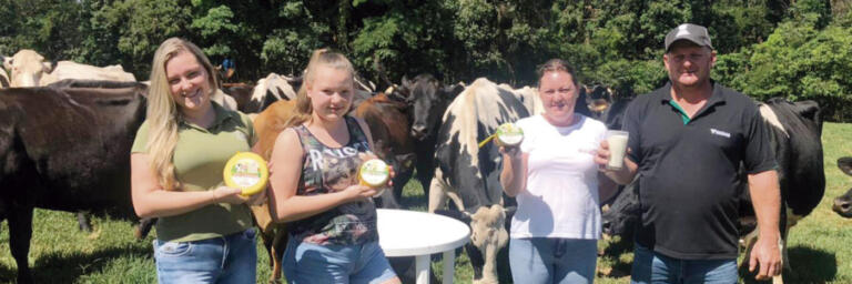 Professora deixa sala de aula para fazer sucesso com queijaria no Oeste do Paraná